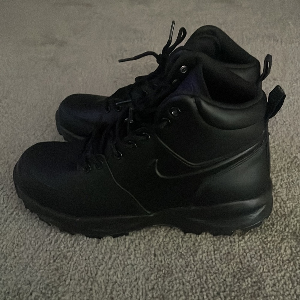 Nike boots - Picture 2 of 4